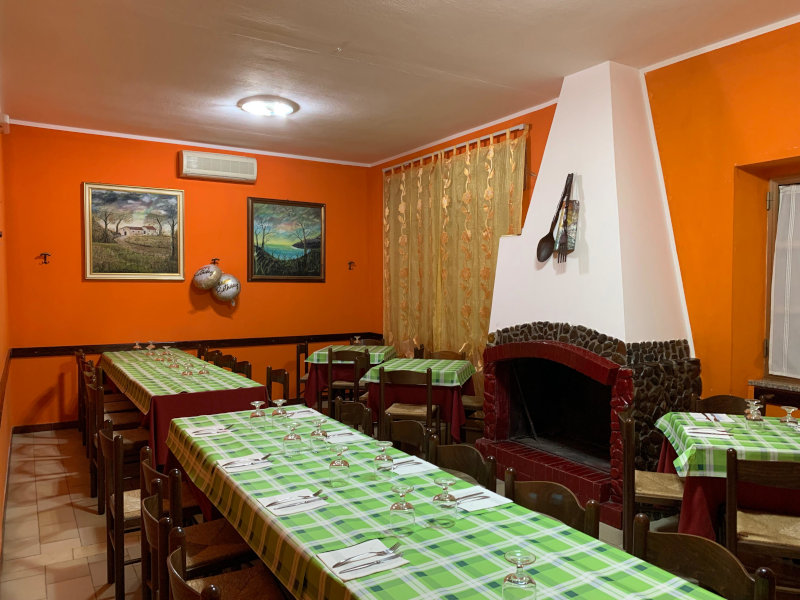 sala climatizzata con camino